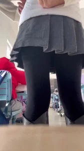 母狗老师越来越大胆了，监考时拍视频露出珍珠骚内给我看