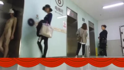 母狗闺蜜放哨！