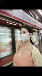 大哥的漂亮老婆无法满足让我勾引并且发自慰视频给我看【看】